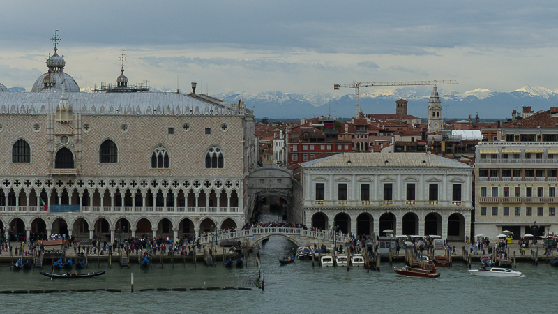 Lagune von Venedig Dogenpalast und Seufzerbr&uuml;cke