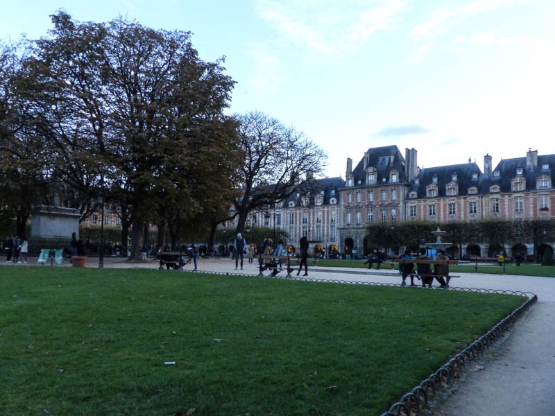Marais Place des Vosges
