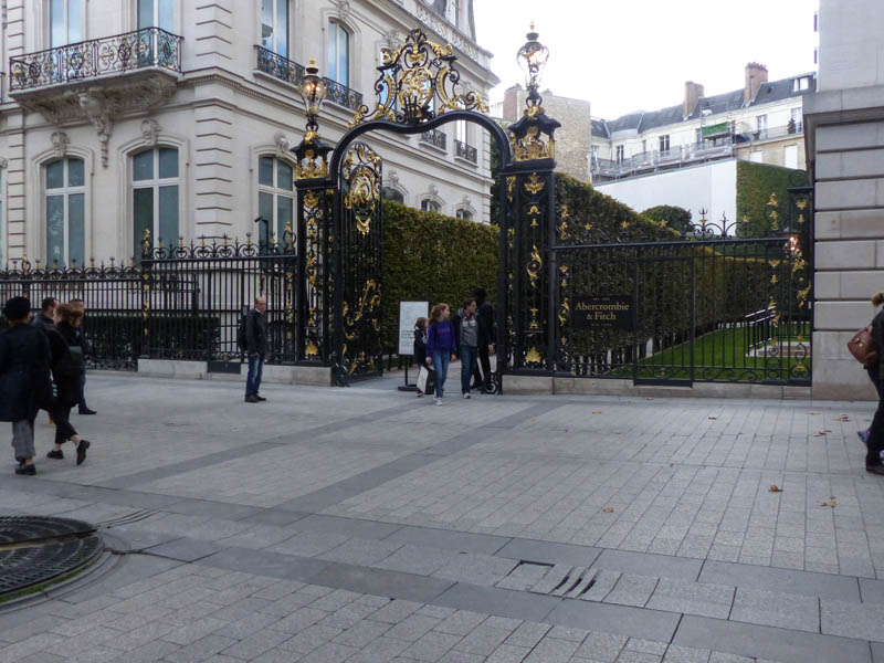 Champs-&Eacute;lys&eacute;es