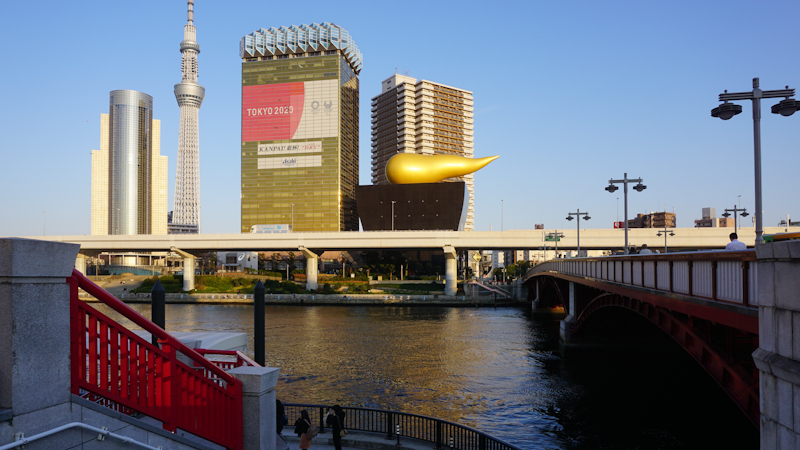 Tokyo Blick von Azumabashi-Br&uuml;cke auf Asahi-Brauerei